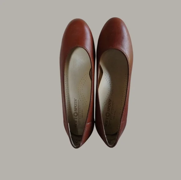 Softspots Women's Vintage Burgundy Leather Loafers - Picture 6 of 14